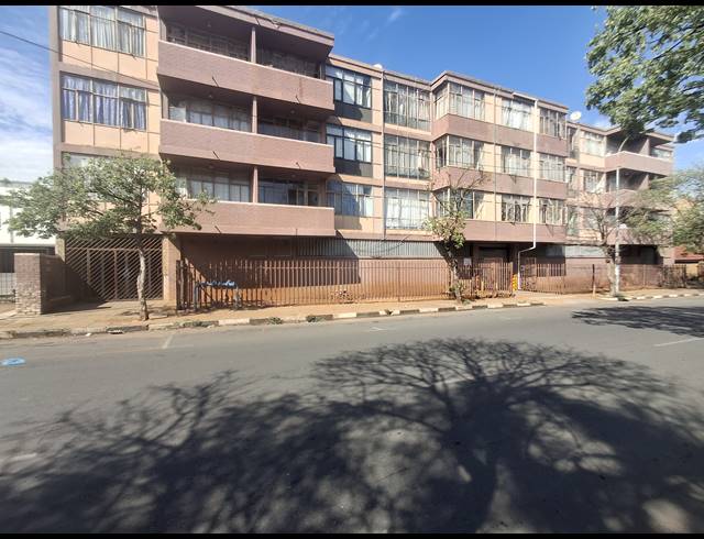 2 BEDROOM APARTMENT FOR SALE IN KEMPTON PARK CENTRAL